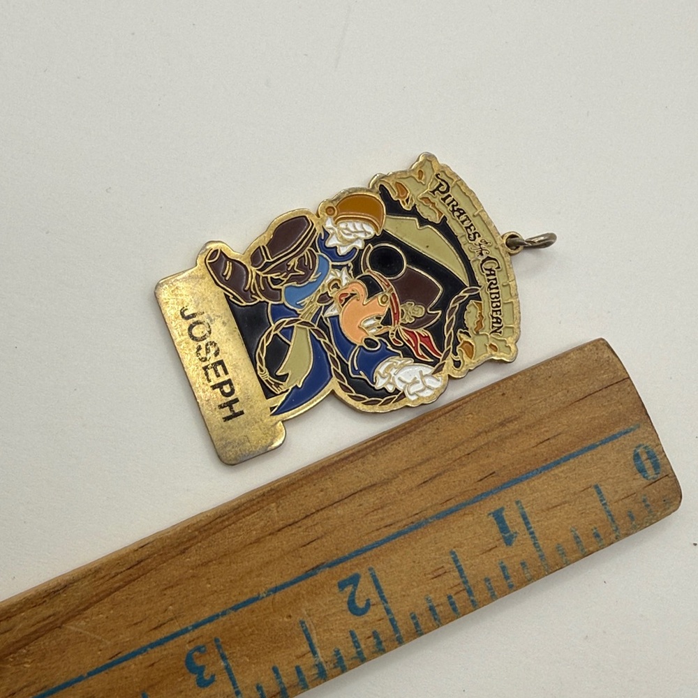 Vintage Disneyland Pirates Of Caribbean Joseph Pendant Keychain Mickey Mouse - Picture 6 of 7